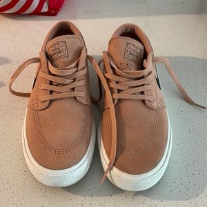 Rose Gold Janoski’s